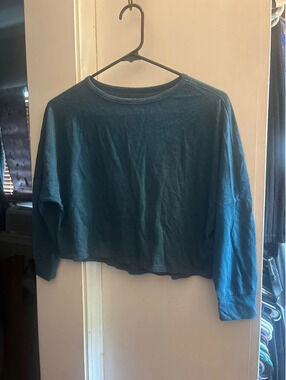 Old Navy blue crop top long sleeve size large 10–12